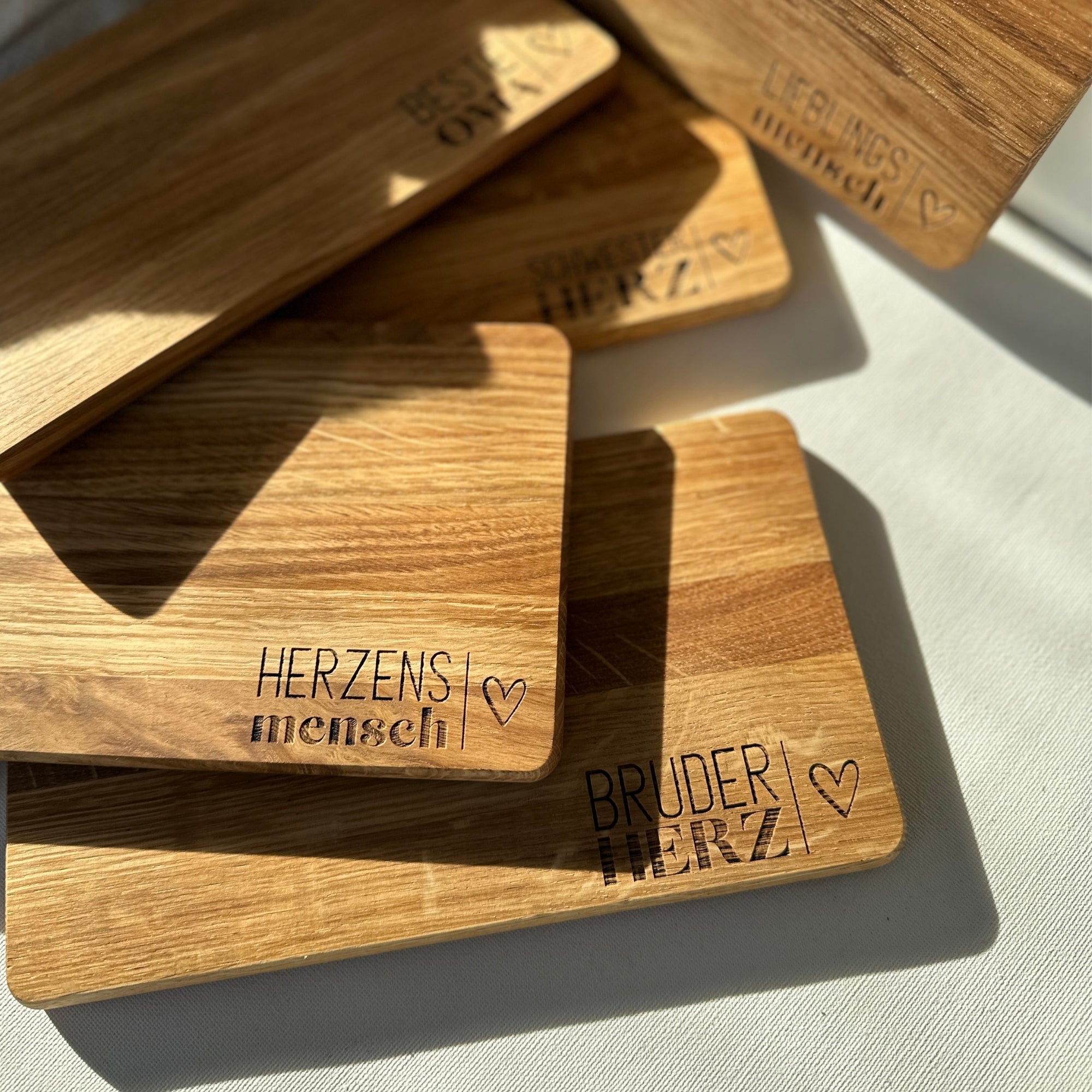 FRÜHSTÜCKSBRETT "HERZENSMENSCH" GRAVUR - EICHE GEÖLT - LENA