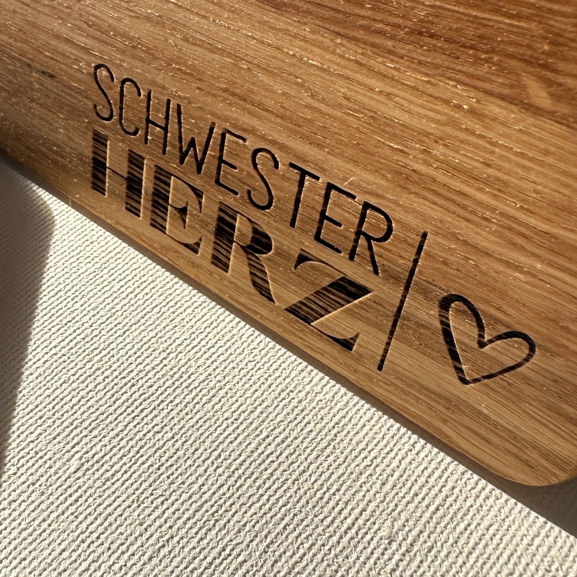 FRÜHSTÜCKSBRETT "LIEBLINGSMENSCH" GRAVUR - EICHE GEÖLT - LENA