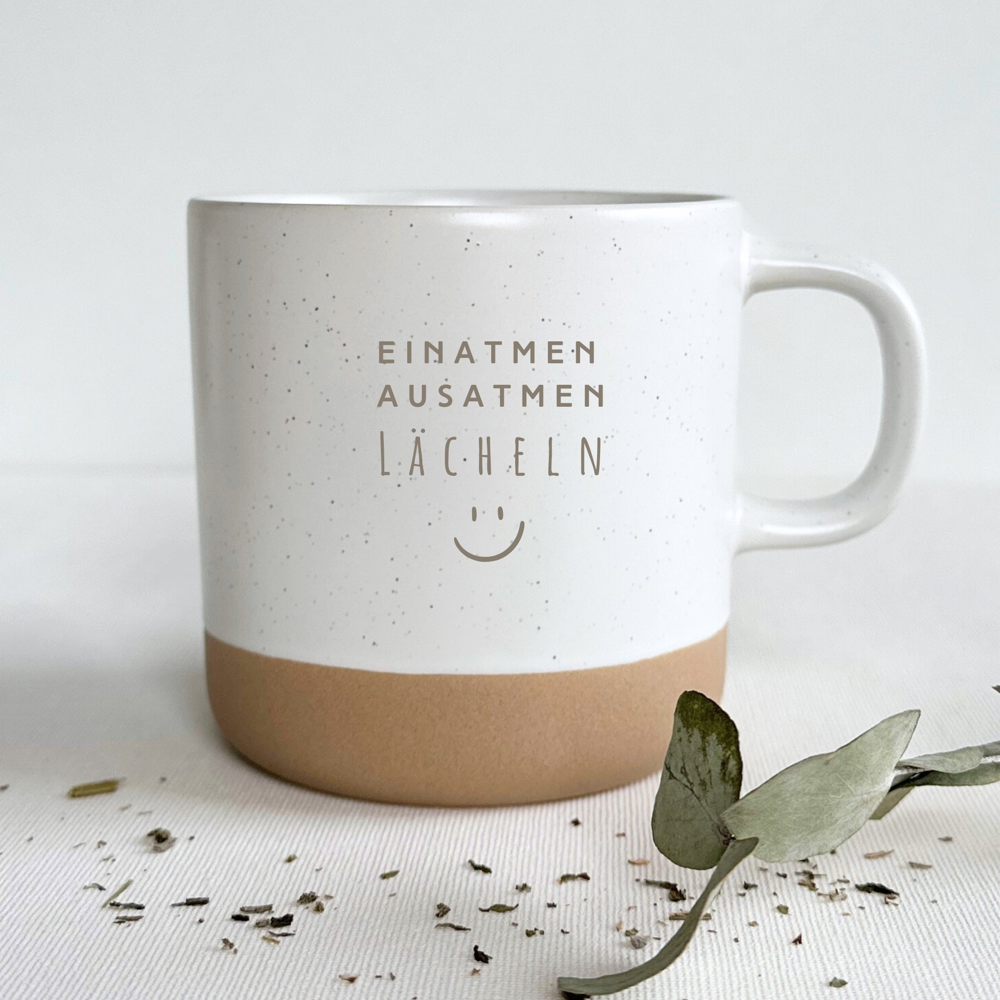 Steingut Tasse - "Einatmen I" - Gravur - SANDY