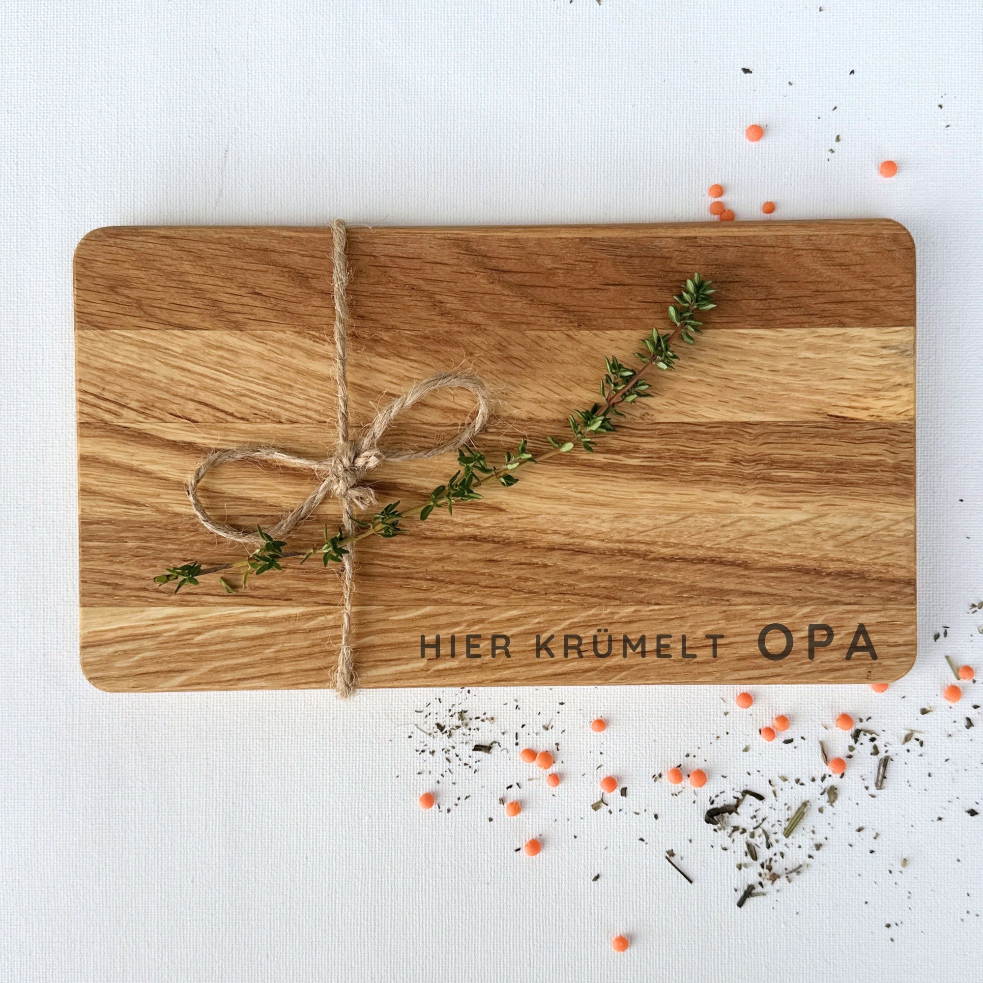 FRÜHSTÜCKSBRETT "HIER KRÜMELT OPA" GRAVUR - EICHE GEÖLT - LENA