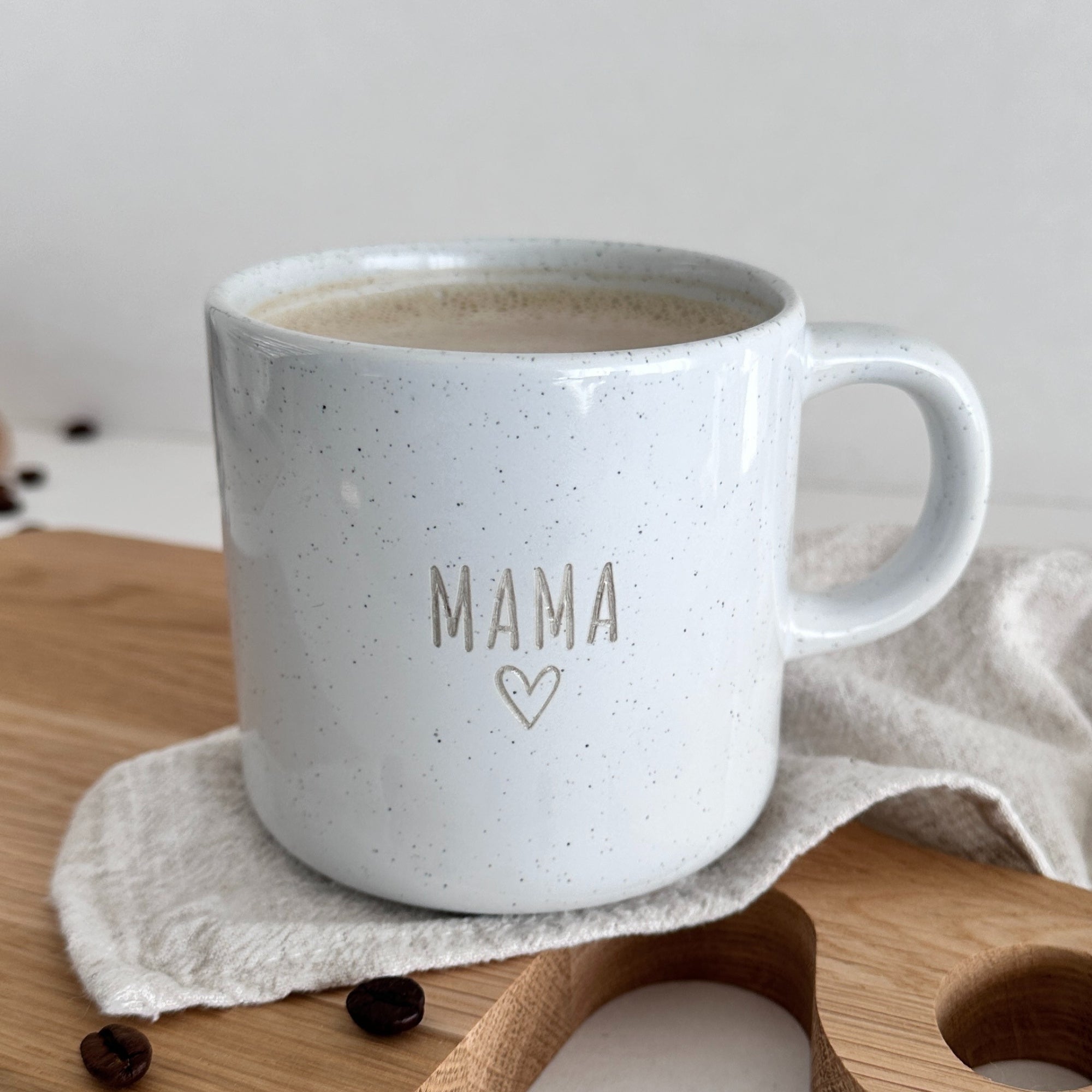 Steinzeug Tasse - "MAMA" Gravur - hochglanz | SHINY
