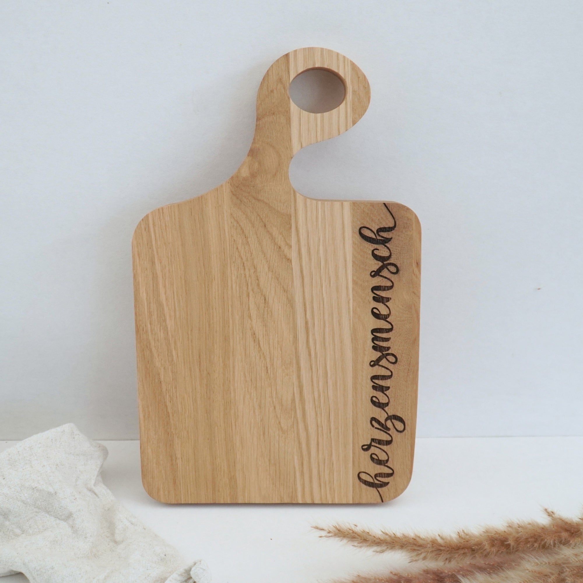 SCHNEIDEBRETT SWING - "HERZENSMENSCH" GRAVUR - EICHE GEWACHST