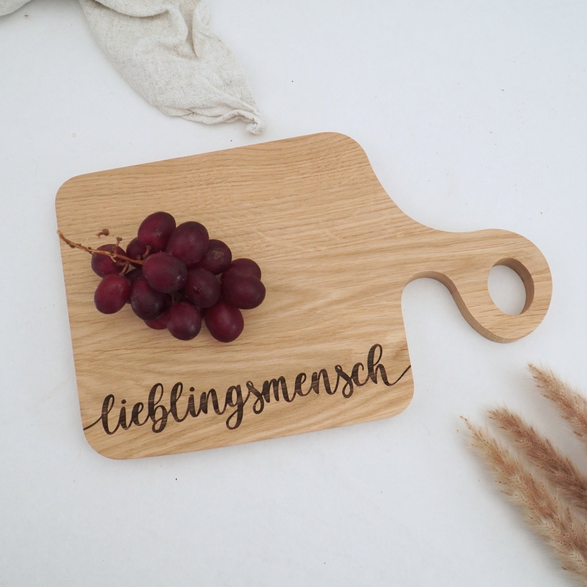 SCHNEIDEBRETT SWING - "LIEBLINGSMENSCH" GRAVUR - EICHE GEWACHST