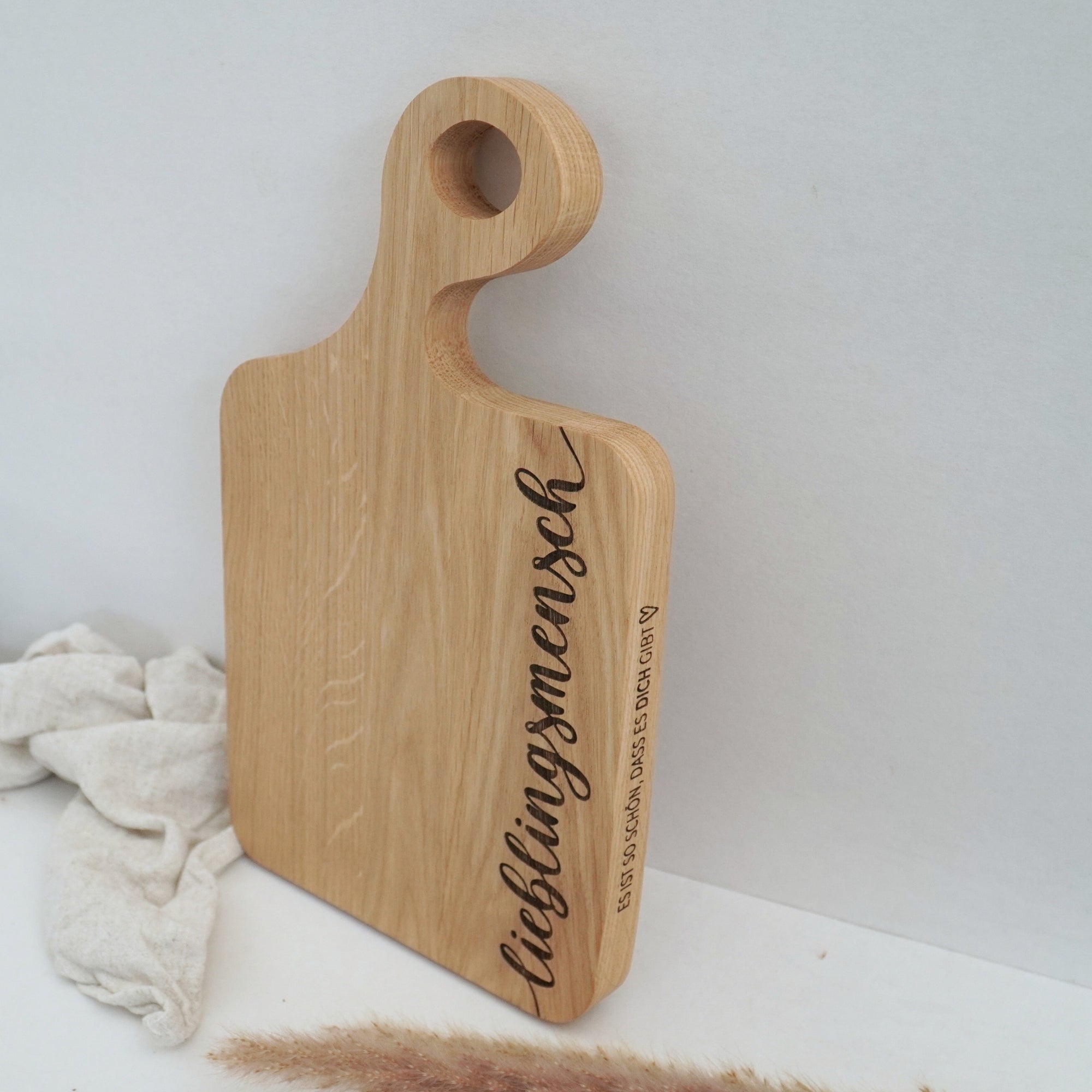 SCHNEIDEBRETT SWING - "LIEBLINGSMENSCH" GRAVUR - EICHE GEWACHST