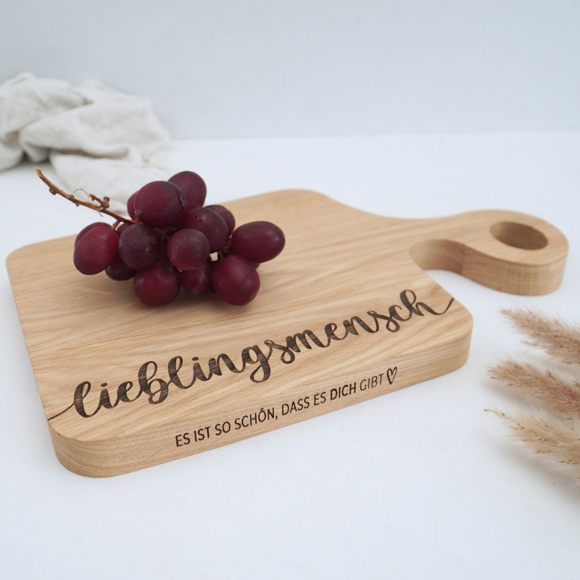 SCHNEIDEBRETT SWING - "LIEBLINGSMENSCH" GRAVUR - EICHE GEWACHST