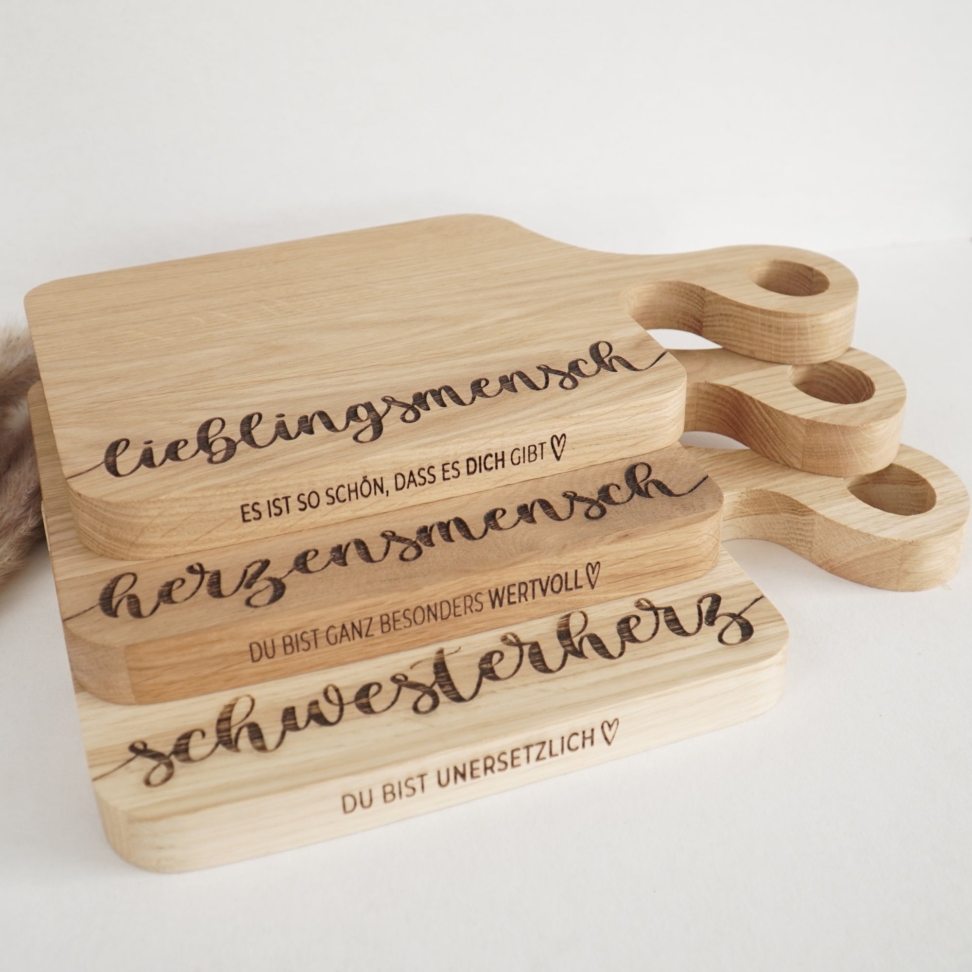 SCHNEIDEBRETT SWING - "HERZENSMENSCH" GRAVUR - EICHE GEWACHST