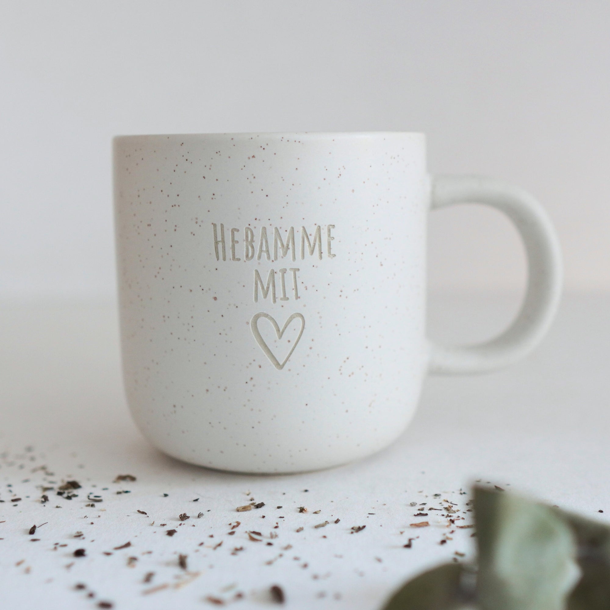 Steingut Tasse - "Hebamme mit Herz" - Gravur - STYLER