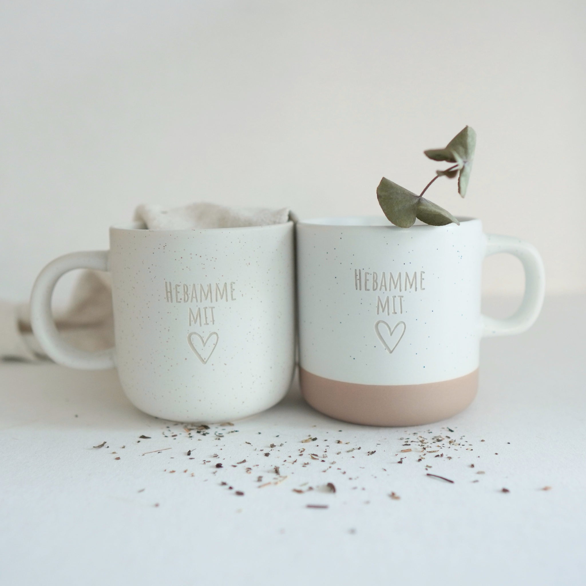 Steingut Tasse - "Hebamme mit Herz" - Gravur - STYLER