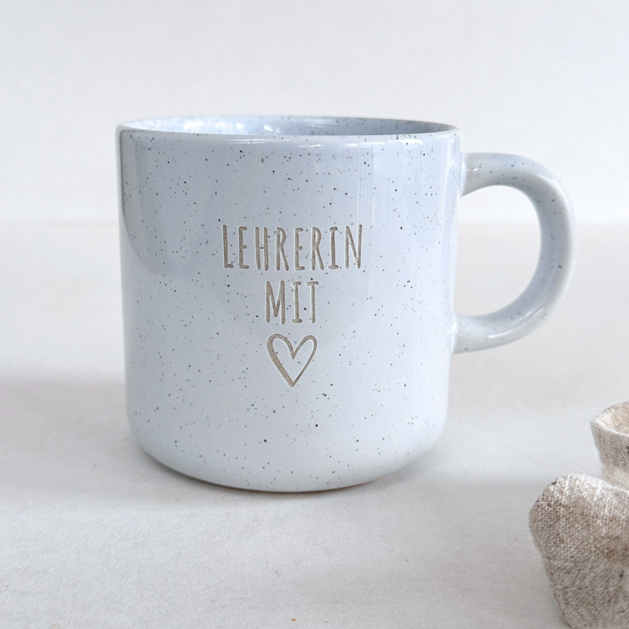 Steinzeug Tasse - "Lehrerin mit Herz" Gravur - hochglanz | SHINY