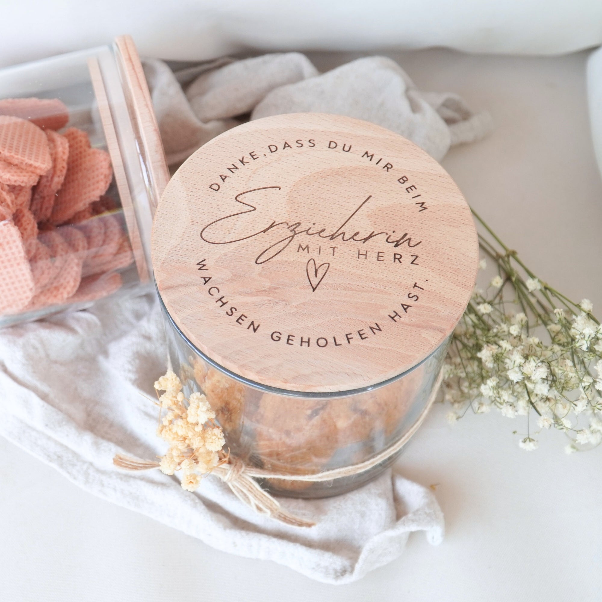Vorratsglas "Erzieherin mit Herz" mit graviertem Holzdeckel · 530 bis 880ml