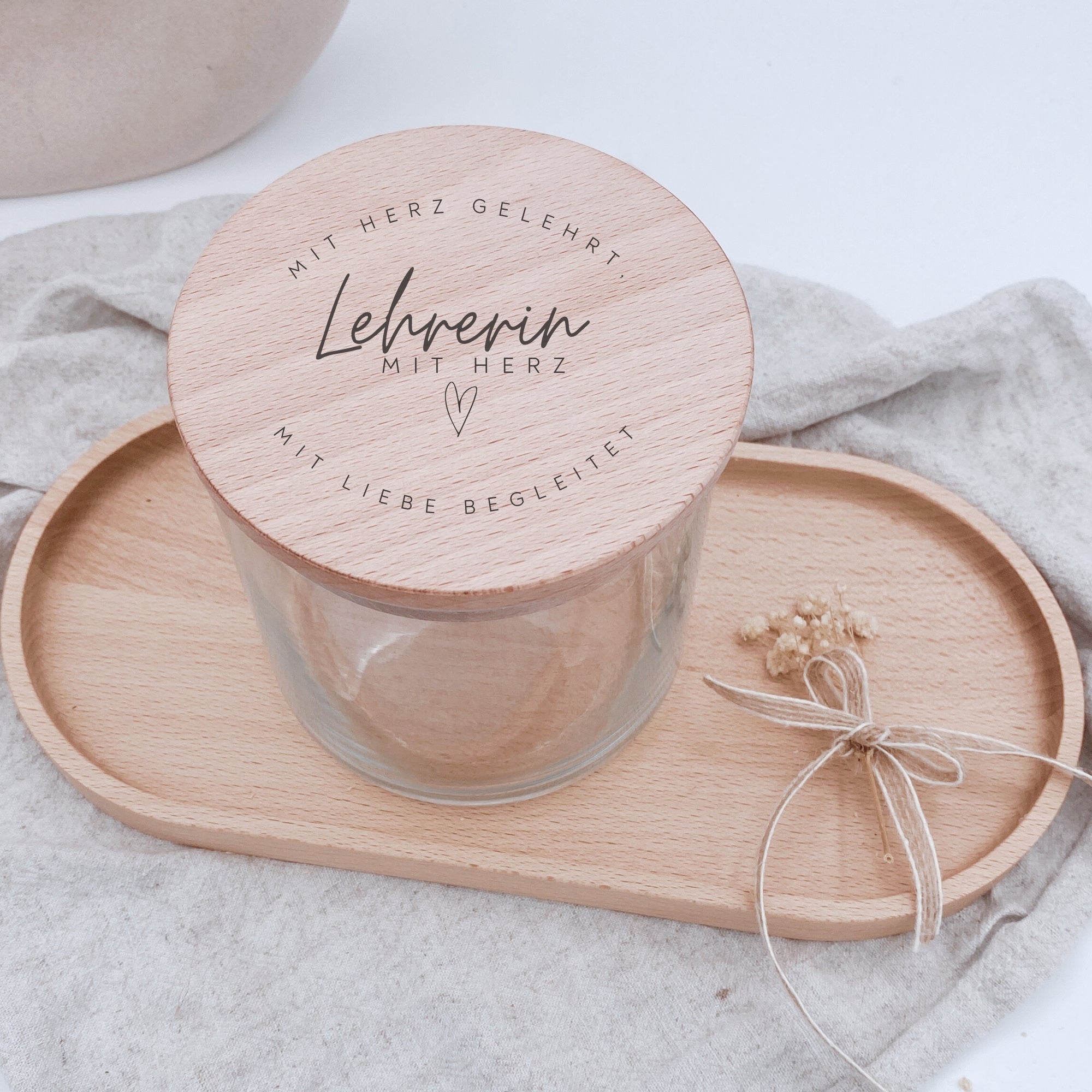 Vorratsglas "Lehrerin mit Herz" mit graviertem Holzdeckel · 530 bis 880ml