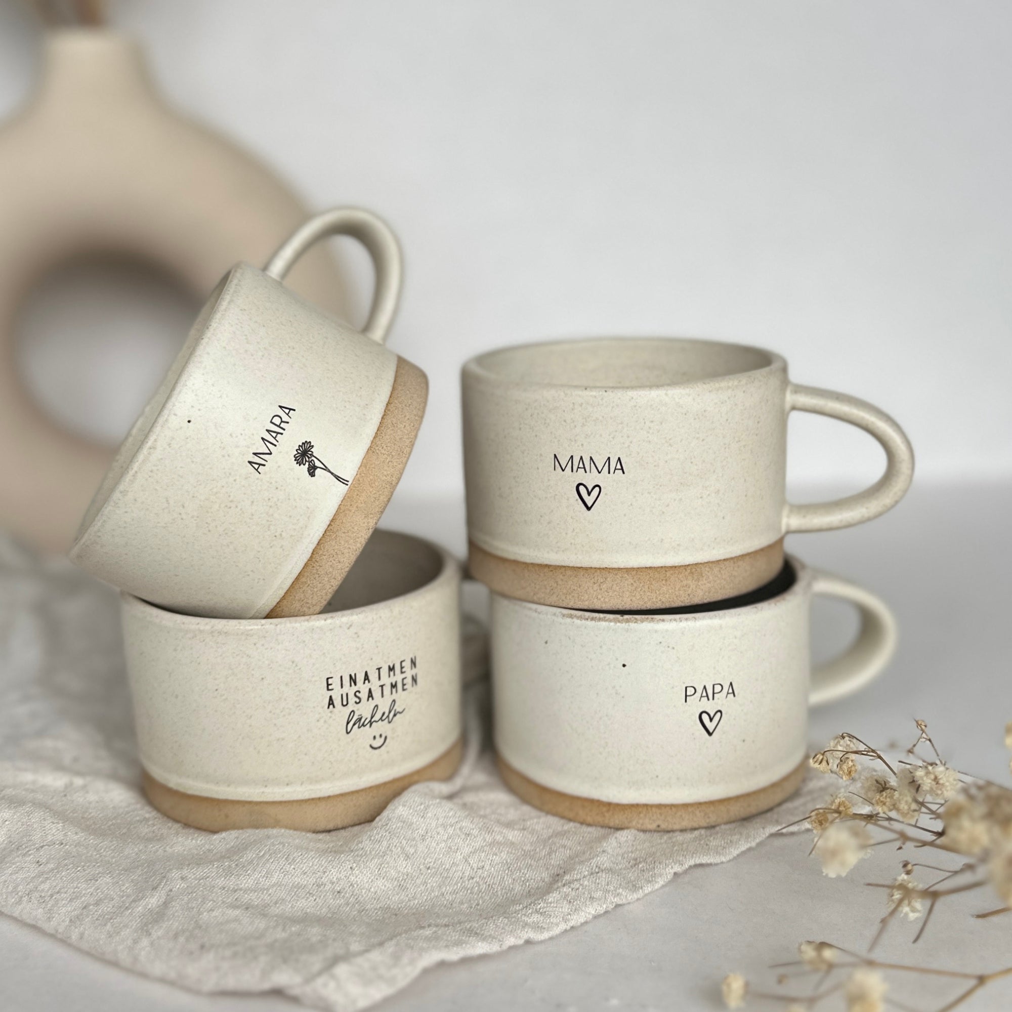 Steingut-Tasse - "Blumenmotiv und Namensgravur" - 100% Handgemacht | RUSTY