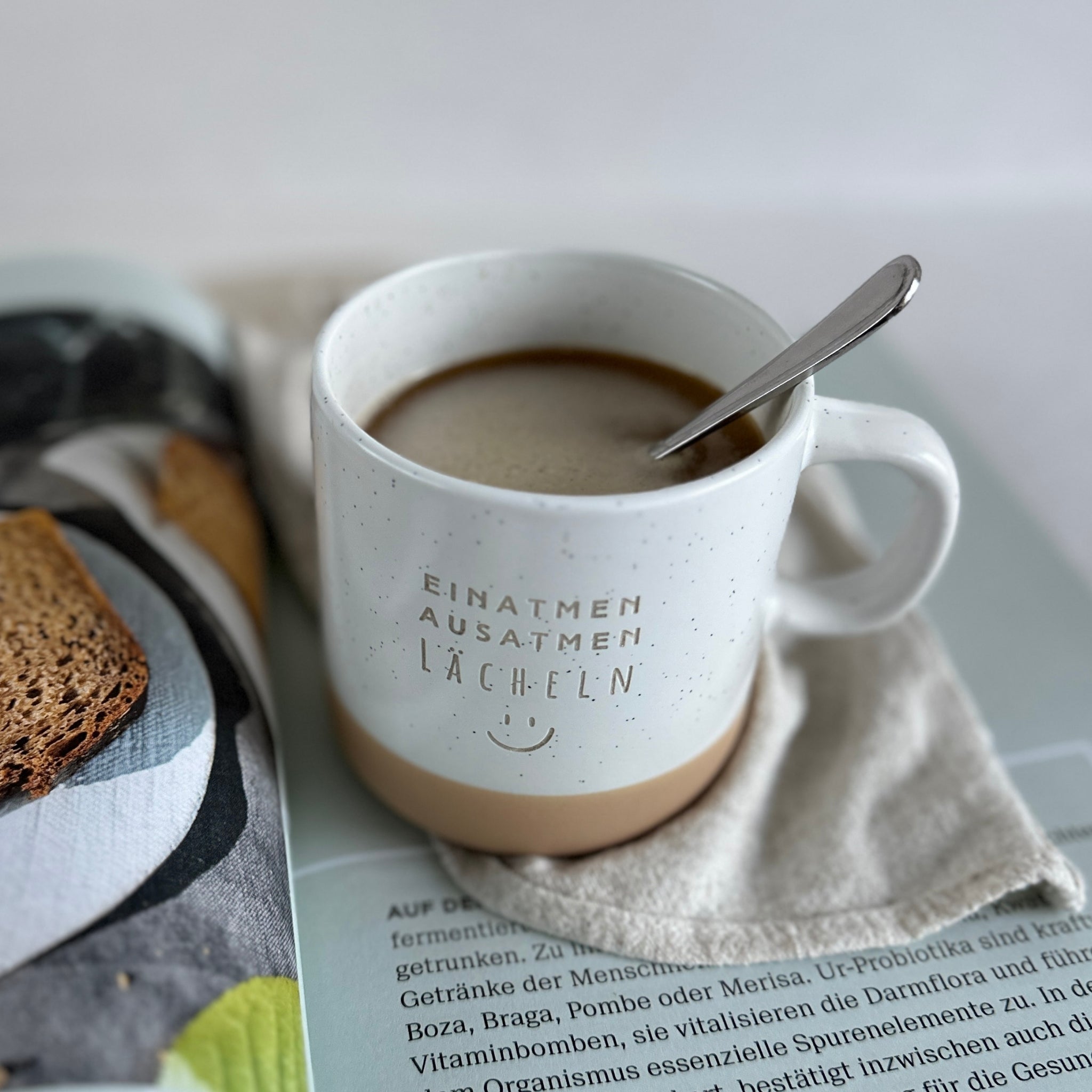 Steingut Tasse - "Einatmen" - Gravur - SANDY