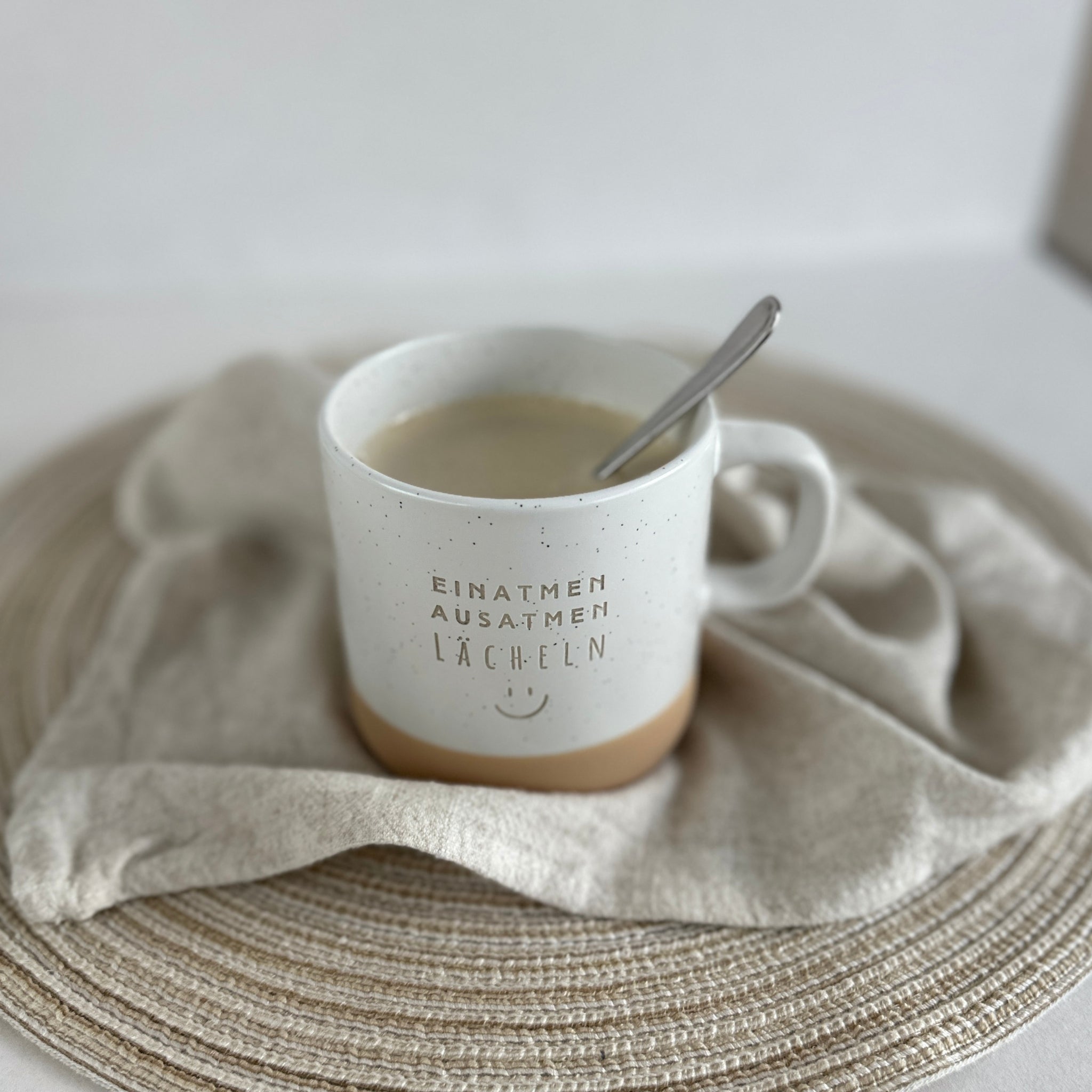 Steingut Tasse - "Einatmen" - Gravur - SANDY