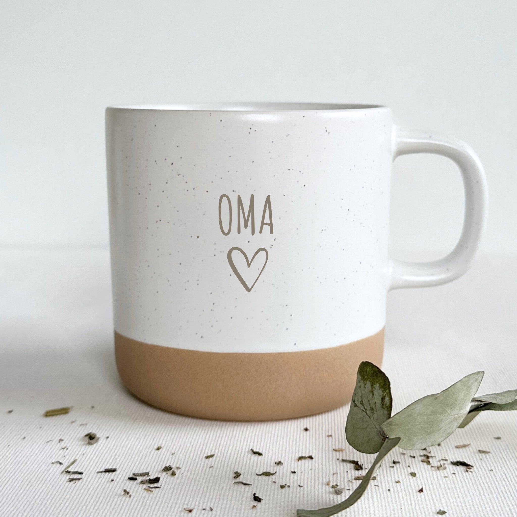 Steingut Tasse - "Oma" - Gravur - SANDY