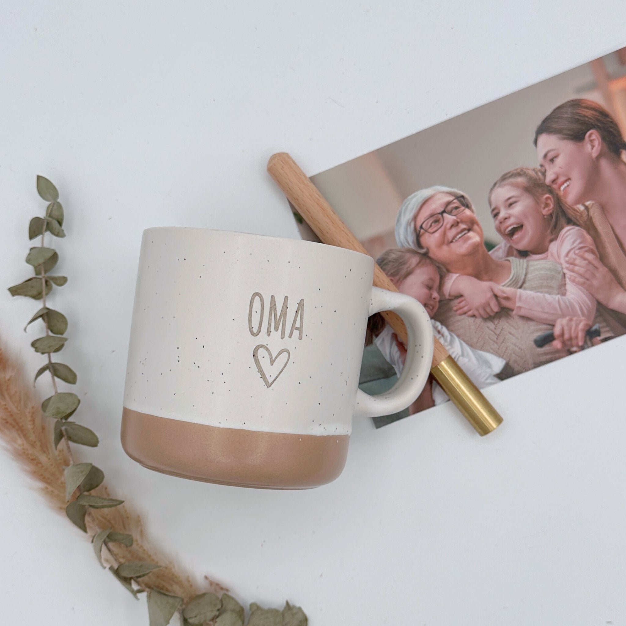 Steingut Tasse - "Oma" - Gravur - SANDY